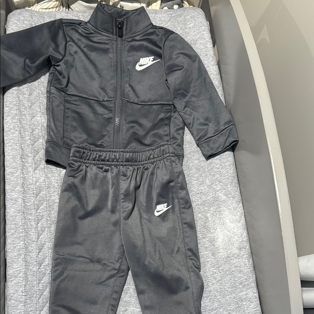 Nike Black Sweatpants Elastic Waistband Athletic Style